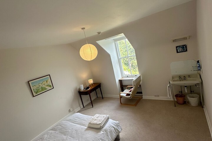 Room 8 of 32