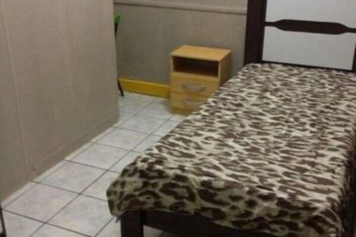 Room 12 of 32