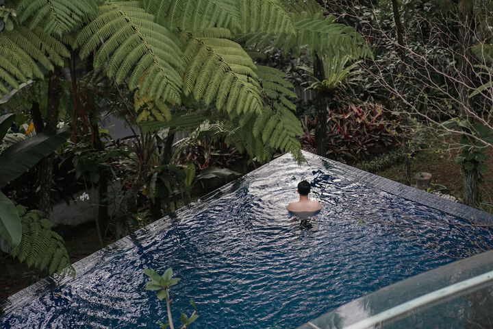 Hotel with Pool