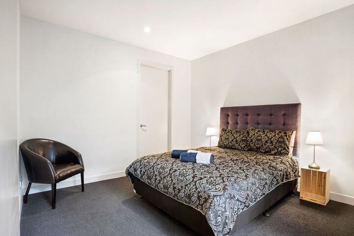 Room 4 of 12