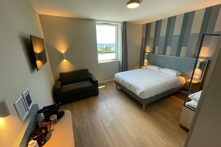 Room 8 of 36