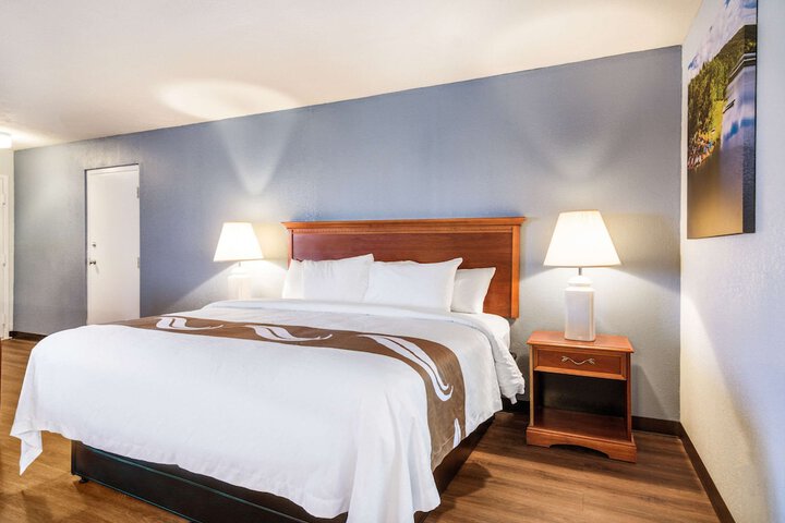 1 King Bed (7 of 42)