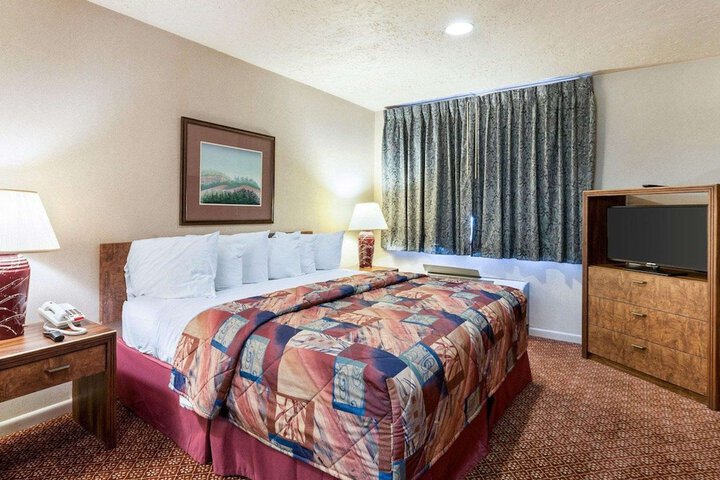 Room 16 of 36