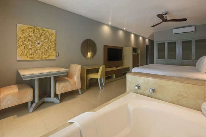 Room 10 of 51