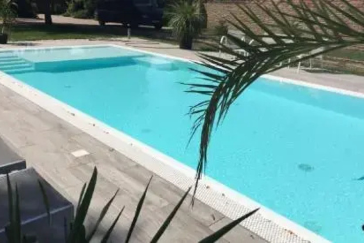Pool 21 of 40