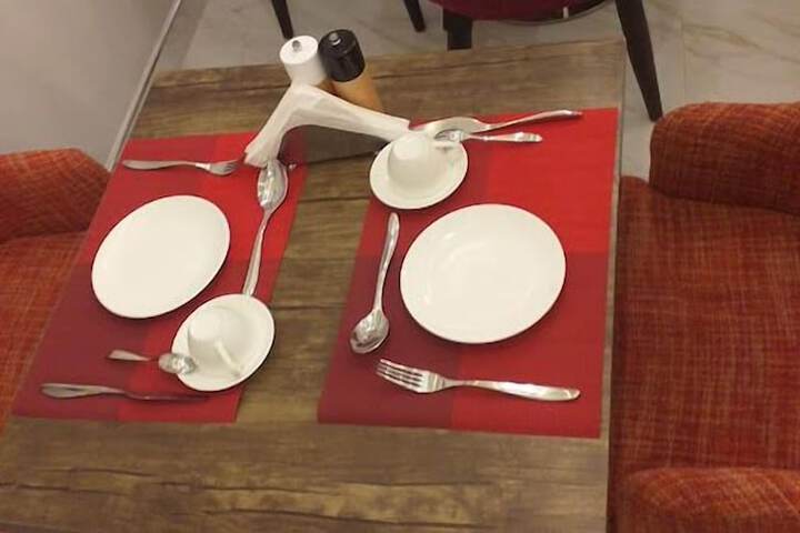 Dining 25 of 56