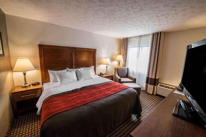 1 King Bed (4 of 10)