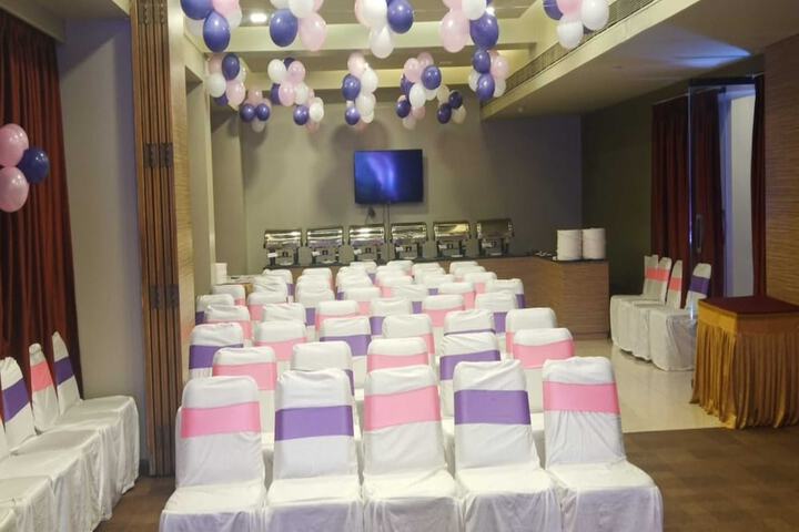 Ballroom/Hall 27 of 32