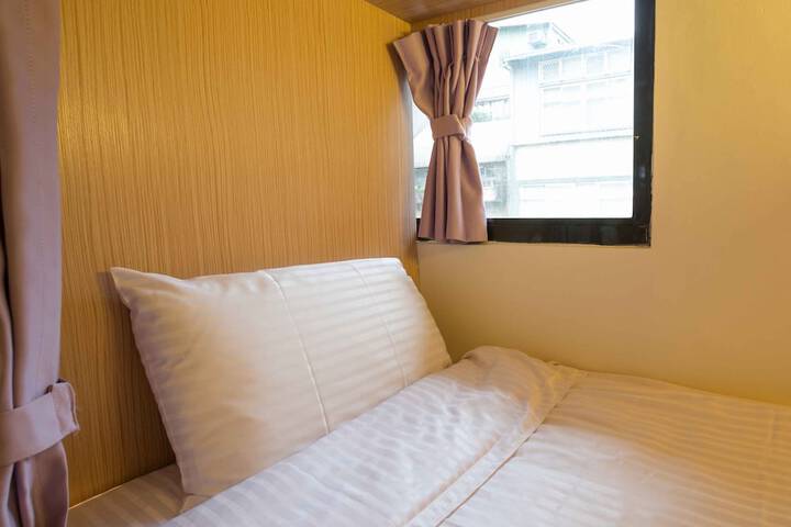 Room 14 of 78