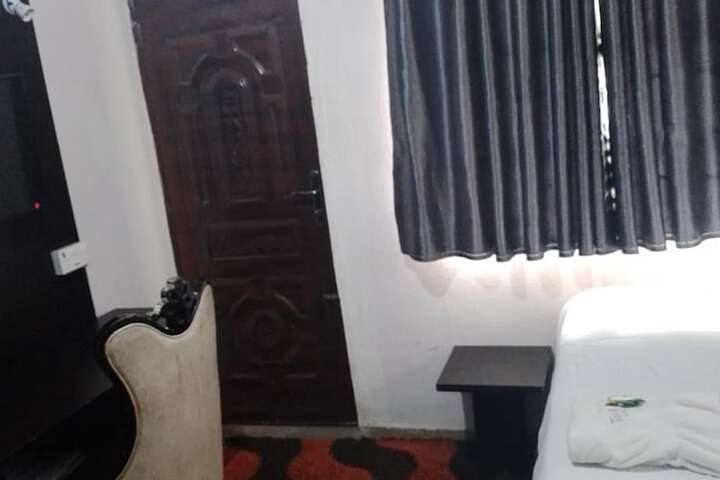 Room 8 of 15