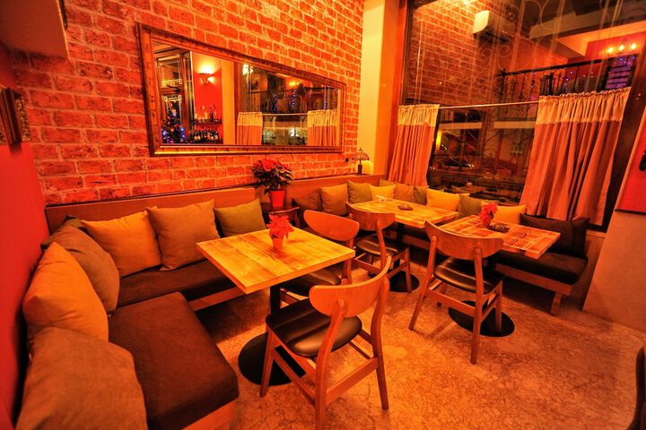 Lounge 45 of 50