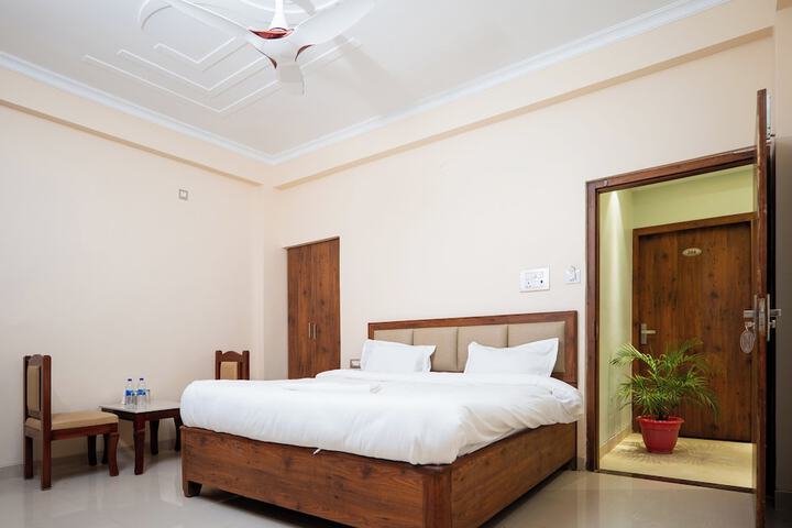HOTEL SHIVA NILAY INN
