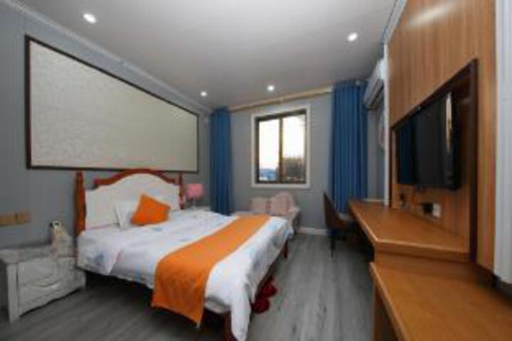Room 5 of 7