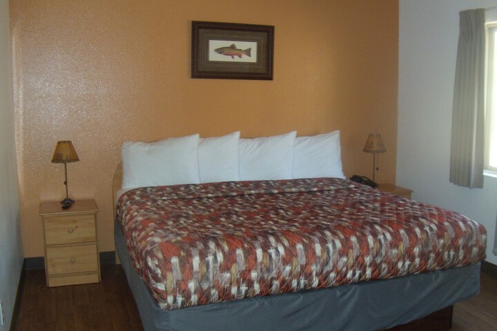 Room 9 of 33