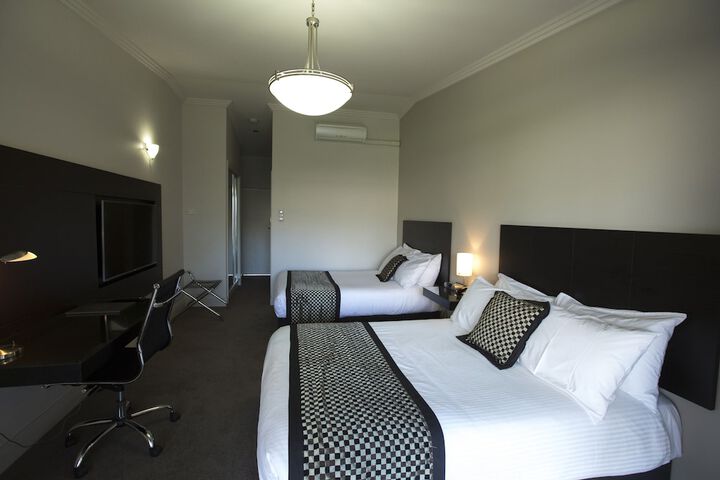Room 17 of 40