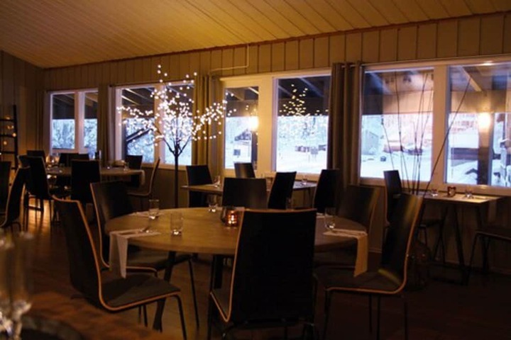 Dining 13 of 21
