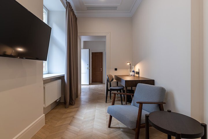 Room 33 of 90