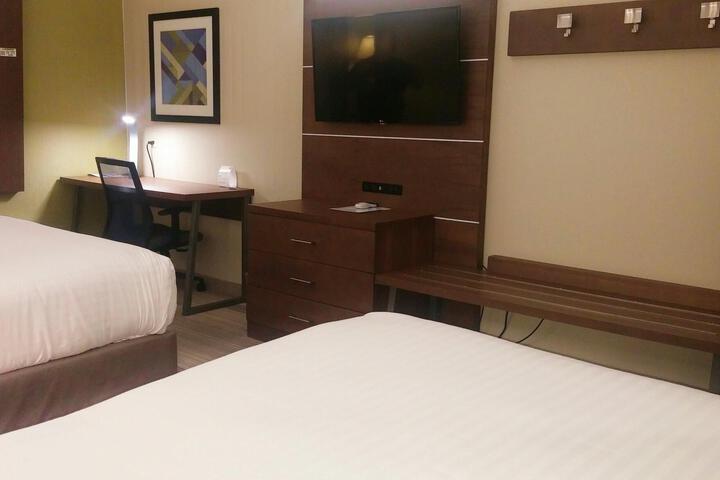 2 Queen Beds