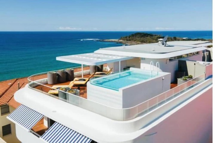 Pool 60 of 76