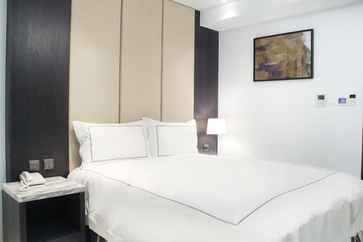 Room 6 of 44