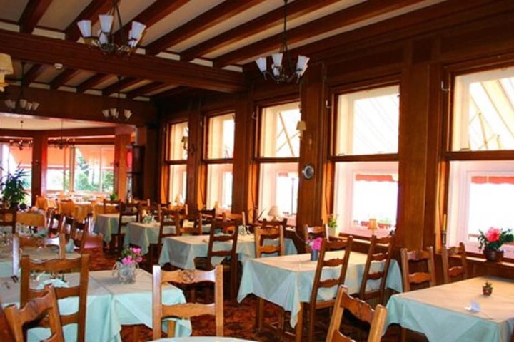 Dining 17 of 29