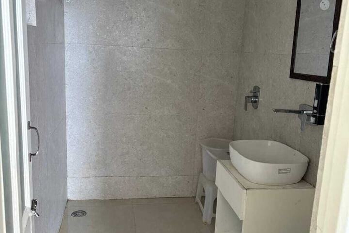 Room 15 of 22