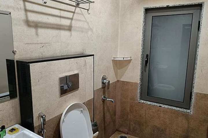 Room 17 of 27