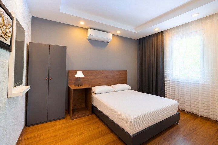 Room 9 of 63