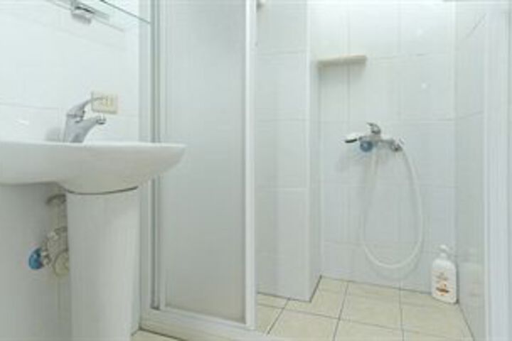 Room 4 of 21