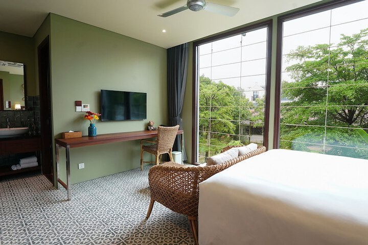 Room 15 of 156