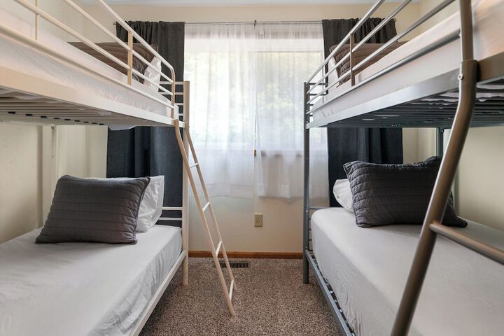 Room 34 of 154