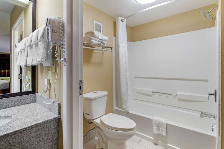 2 Queen Beds High Speed Internet Accessible Microwave and Refrigerator Work Desk Contin (13 of 13)