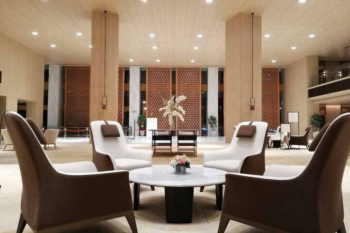 Entrance & Lobby