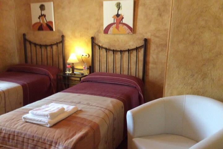 Room 10 of 38