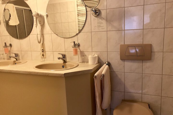 Room 50 of 92