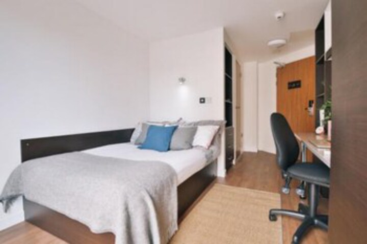 Room 52 of 93