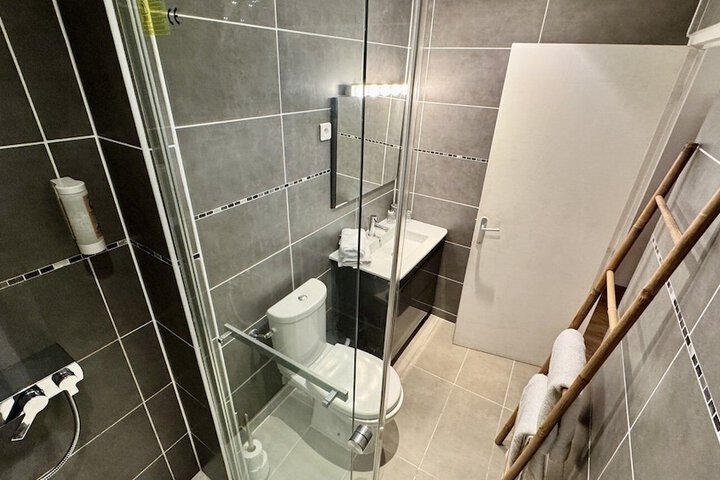 Room 10 of 49