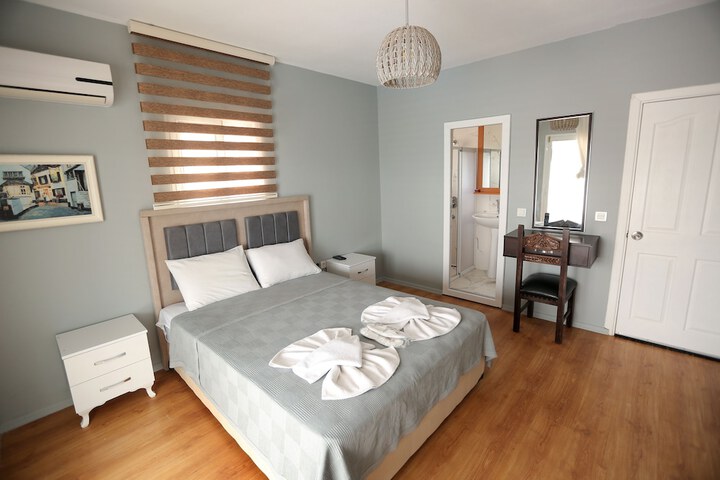 Room 2 of 34