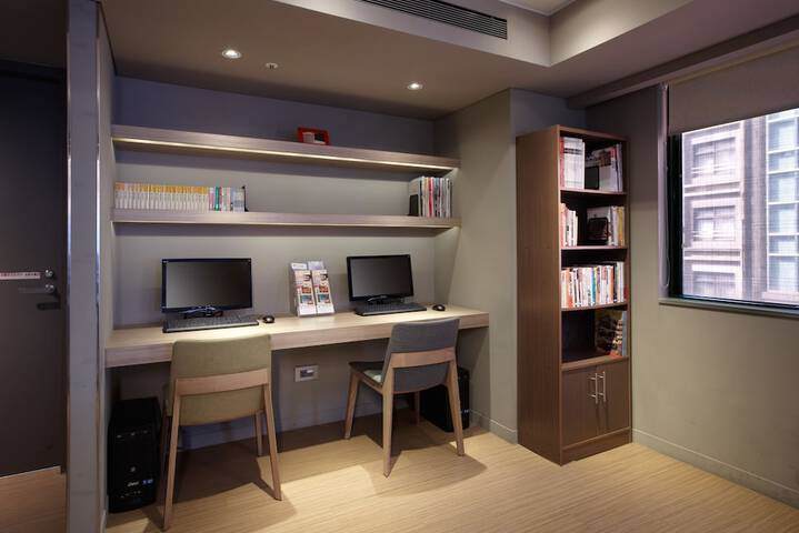 Business Center 60 of 66