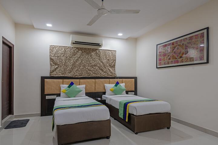 Room 12 of 37