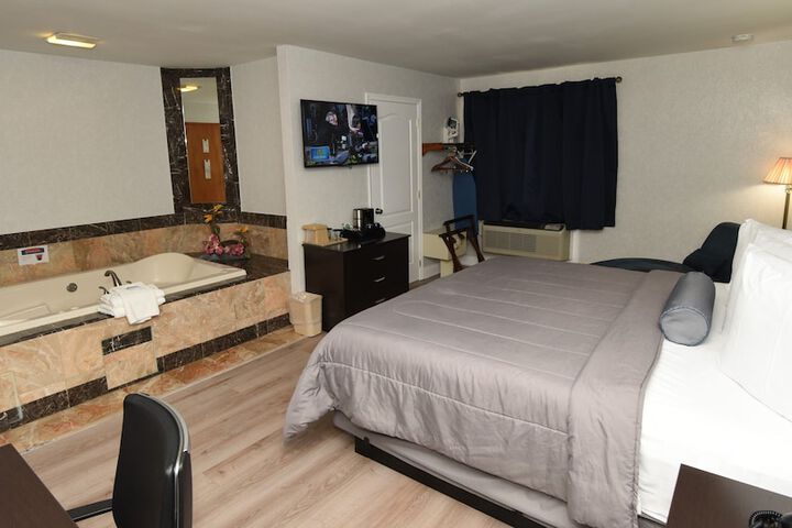 1 King Bed (16 of 33)