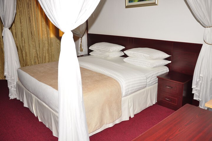 Room 6 of 23