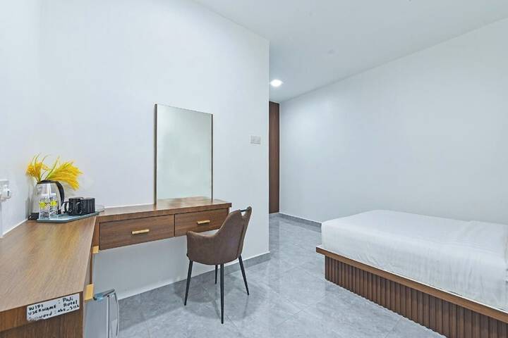 Room 16 of 30