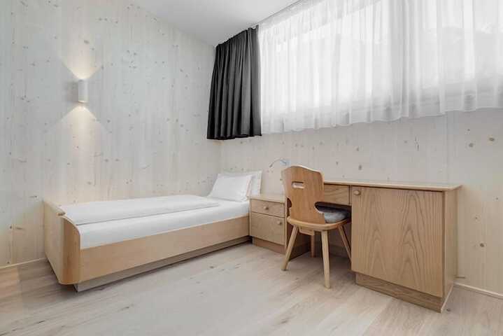 Room 8 of 48