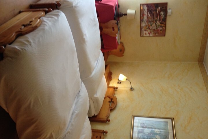 Room 4 of 62