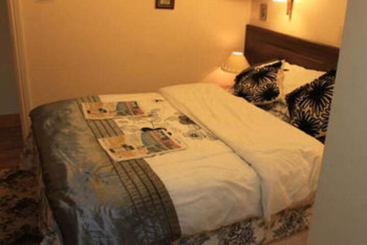 Room 7 of 18