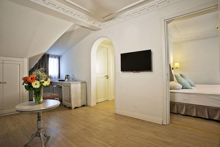 Room 14 of 25