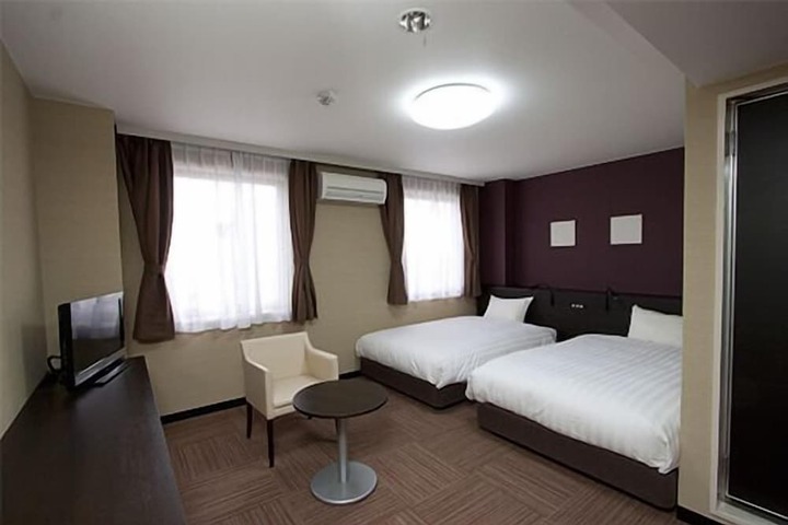 Room 4 of 35