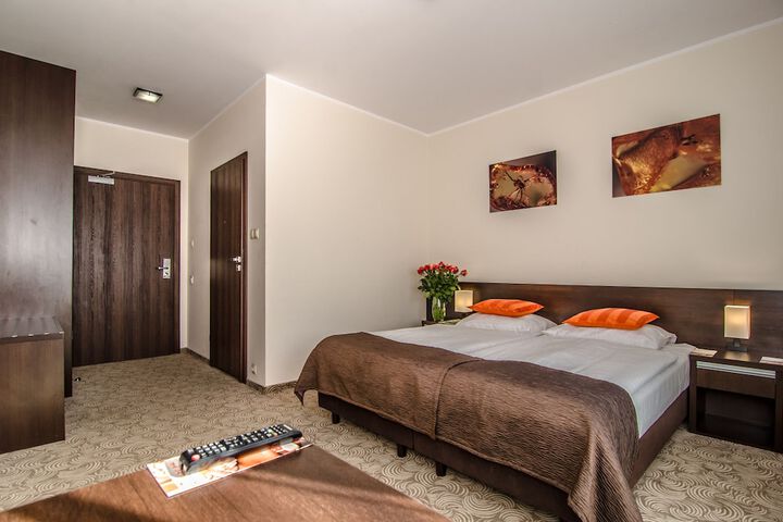 Room 3 of 75