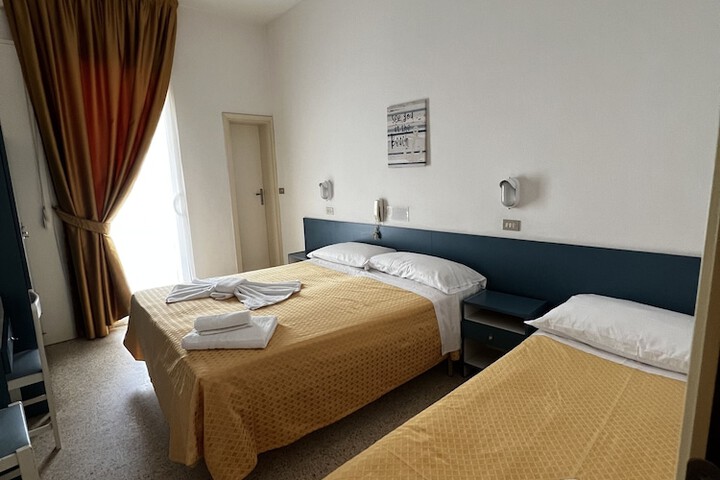 Room 12 of 25